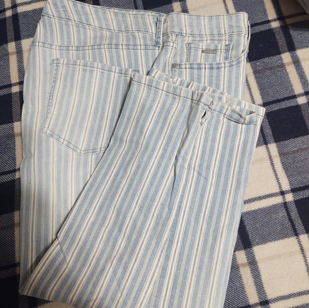 Women's Nine west capris